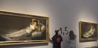 Activistas se pegan al muro de “La maja desnuda” Activistas se pegan al muro de "La maja desnuda"