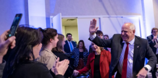 Con poco más del 57% de los votos, Walz logra su segundo mandato como gobernador Con poco más del 57% de los votos, Walz logra su segundo mandato como gobernador