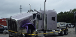 Un conductor de 72 años, que manejaba un camión Peterbilt, muere en choque Un conductor de 72 años, que manejaba un camión Peterbilt, muere en choque
