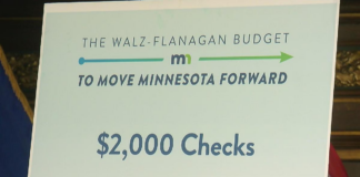 ¿Qué sucederá con los cheques de 1,000 y 2,000 dólares que quiere dar Walz? ¿Qué sucederá con los cheques de 1,000 y 2,000 dólares que quiere dar Walz?