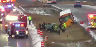 Colisión entre un autobús escolar y un vehículo en Minnetonka dejó una persona muerta Colisión entre un autobús escolar y un vehículo en Minnetonka dejó una persona muerta