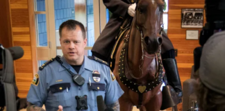 El comandante Axel Henry asume como jefe de policía de St. Paul El comandante Axel Henry asume como jefe de policía de St. Paul