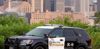 Tres personas gravemente heridas en un tiroteo y apuñalamientos en una casa de North St. Paul. Tres personas gravemente heridas en un tiroteo y apuñalamientos en una casa de North St. Paul.