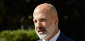 El superintendente de las Escuelas Públicas de St. Paul, Joe Gothard, fue reelegido en su puesto El superintendente de las Escuelas Públicas de St. Paul, Joe Gothard, fue reelegido en su puesto