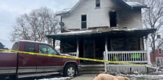 Cuatro niños murieron y otras dos personas resultaron heridas en un incendio en una casa de Iowa Cuatro niños murieron y otras dos personas resultaron heridas en un incendio en una casa de Iowa