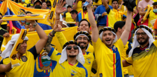 Los hinchas ecuatorianos reclamaron cerveza en el Mundial tras la victoria Los hinchas ecuatorianos reclamaron cerveza en el Mundial tras la victoria