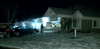 Un joven de 17 años recibió un disparo antes de estrellar su vehículo contra un garaje Un joven de 17 años recibió un disparo antes de estrellar su vehículo contra un garaje