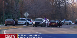 Policía de Prior Lake atrapa a hombre que enfrentó a oficiales y se atrincheró en una casa Policía de Prior Lake atrapa a hombre que enfrentó a oficiales y se atrincheró en una casa