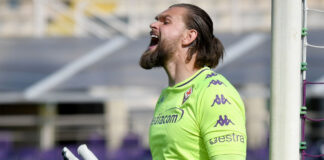 Terrible fractura de tobillo del arquero de Polonia Terrible fractura de tobillo del arquero de Polonia