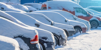 Las grúas multaron y retiraron decenas de vehículos mal estacionados en las calles en plena nevada Las grúas multaron y retiraron decenas de vehículos mal estacionados en las calles en plena nevada