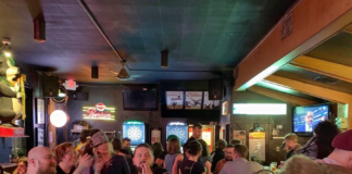 Enfrenta cargos por apuntar con un arma a los clientes y al personal de 19 Bar Enfrenta cargos por apuntar con un arma a los clientes y al personal de 19 Bar