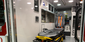 Se dispara accidentalmente dentro de su auto y llega a estación de servicio a pedir ayuda Se dispara accidentalmente dentro de su auto y llega a estación de servicio a pedir ayuda