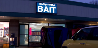 El padre abre una tienda de cebos para que sea atendida por su hijo con Síndrome de Down El padre abre una tienda de cebos para que sea atendida por su hijo con Síndrome de Down