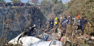 Decenas de muertos en accidente de avión en Nepal Decenas de muertos en accidente de avión en Nepal