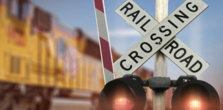 Un tren arrasó un camión que trasladaba pescado, al este de Willmar: no hubo heridos Un tren arrasó un camión que trasladaba pescado, al este de Willmar: no hubo heridos