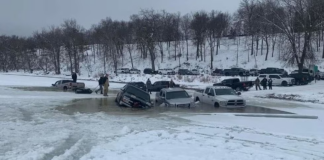 ¡Caen seis vehículos por rotura de capa de hielo en un lago! La advertencia del DNR ¡Caen seis vehículos por rotura de capa de hielo en un lago! La advertencia del DNR