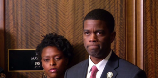 Melvin Carter quiere prohibir las armas en las bibliotecas y los centros recreativos Melvin Carter quiere prohibir las armas en las bibliotecas y los centros recreativos