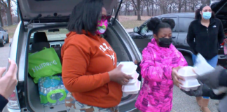 Bloomington: hacen 120 comidas por día para gente sin hogar en campamentos Bloomington: hacen 120 comidas por día para gente sin hogar en campamentos