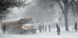 ¿Qué distritos cierran sus escuelas o pasan a aprendizaje electrónico por la tormenta? ¿Qué escuelas y distritos cierran sus escuelas o pasan a aprendizaje electrónico por la tormenta?