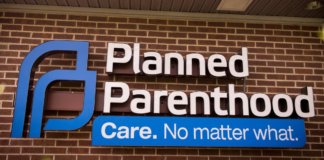 Un hombre de Illinois fue acusado de incendiar una clínica de Planned Parenthood a principios de este mes Un hombre de Illinois fue acusado de incendiar una clínica de Planned Parenthood a principios de este mes