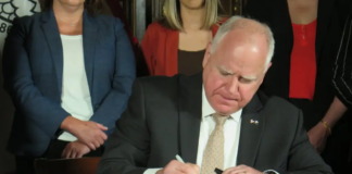 Walz firmó la Ley PRO aprobada por el Senado, pero los republicanos dicen que es “peligrosa” y “extrema” Walz firmó la Ley PRO aprobada por el Senado, pero los republicanos dicen que es "peligrosa" y "extrema"