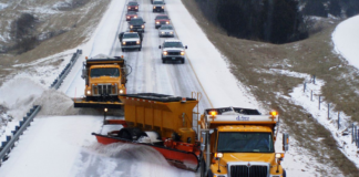 Trabajan a contrarreloj para despejar carreteras; varios accidentes de automóviles y camiones Trabajan a contrarreloj para despejar carreteras; varios accidentes de automóviles y camiones