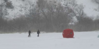 ¿Por qué la nieve también está complicando un poco la pesca en hielo este año? ¿Por qué la nieve también está complicando un poco la pesca en hielo este año?