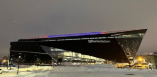 El US Bank Stadium se iluminó de rojo y azul el jueves por la noche para apoyar a Damar Hamlin El US Bank Stadium se iluminó de rojo y azul el jueves por la noche para apoyar a Damar Hamlin