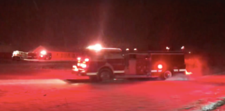 La nieve complicó a los bomberos de Minneapolis para llegar a una casa que se incendiaba… La nieve complicó a los bomberos de Minneapolis para llegar a una casa que se incendiaba...