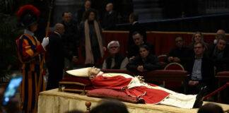 Más de 40 mil visitantes en dos horas: funeral de Benedicto XVI Más de 40 mil visitantes en dos horas: funeral de Benedicto XVI