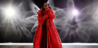 El significado conmovedor del enorme abrigo rojo de Rihanna El significado conmovedor del impresionante abrigo rojo de Rihanna