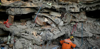 Más de 100 detenidos por construcciones deficientes en Turquía Más de 100 detenidos por construcciones deficientes en Turquía