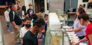 ¡Minnesota garantiza almuerzo y desayuno gratuitos a todos sus estudiantes! ¡Minnesota garantiza almuerzo y desayuno gratuitos a todos sus estudiantes!