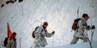 Viento bajo cero y ladrillos de hielo, así se protege en Noruega la Guardia Nacional de Minnesota Viento bajo cero y ladrillos de hielo, así se protege en Noruega la Guardia Nacional de Minnesota
