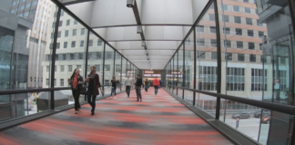 Suman cámaras y vidrios de seguridad a los Skyway de Twin Cities Suman cámaras y vidrios de seguridad a los Skyway de Twin Cities