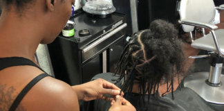 Las enfermeras de Children’s Minnesota trabajan para garantizar el buen trato del cabello afro Las enfermeras de Children's Minnesota trabajan para garantizar el buen trato del cabello afro