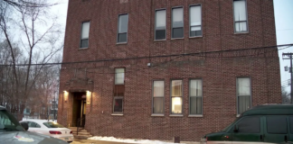 Hay 60 inquilinos de un edificio dañado por inundación que aún no pueden volver a sus hogares Hay 60 inquilinos de un edificio dañado por inundación que aún no pueden volver a sus hogares