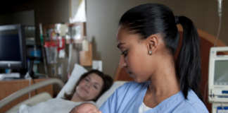 Crisis de enfermeras para cuidados hogareños: ¿habrá aumento de 5 dólares por hora? Crisis de enfermeras para cuidados hogareños: ¿habrá aumento de 5 dólares por hora?