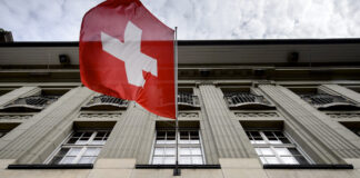 Credit Suisse, el gigante suizo entra en la espiral de bajada Credit Suisse, el gigante suizo entra en la espiral de bajada