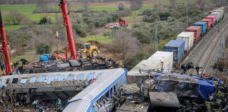 Choque de trenes en Grecia; hay al menos 16 muertos Choque de trenes en Grecia; hay al menos 16 muertos
