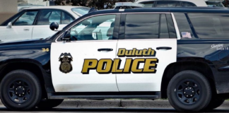 Identifican al hombre de 34 años asesinado a tiros por un oficial de policía encubierto en Duluth Identifican al hombre de 34 años asesinado a tiros por un oficial de policía encubierto en Duluth