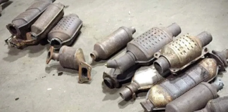 Walz firmó un proyecto de ley para acabar con los robos de convertidores catalíticos Walz firmó un proyecto de ley para acabar con los robos de convertidores catalíticos