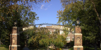 La Universidad de Bemidji despedirá a 23 empleados por falta de presupuesto La Universidad de Bemidji despedirá a 23 empleados por falta de presupuesto