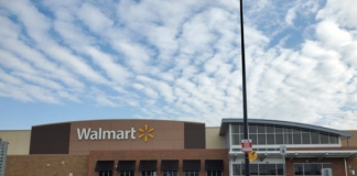 Cierra el Walmart de Brooklyn Center: quedan sin trabajo 387 personas Cierra el Walmart de Brooklyn Center: quedan sin trabajo 387 personas