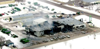 Grave incendio en el concesionario de John Deere en Madison Grave incendio en el concesionario de John Deere en Madison