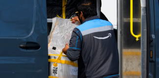 Un conductor de Amazon está en la cárcel luego de golpear a un hombre que reclamaba un paquete Un conductor de Amazon está en la cárcel luego de golpear a un hombre que reclamaba un paquete