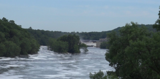 Las temidas inundaciones cerca del río St. Croix; muchos compran seguros de hogar Las temidas inundaciones cerca del río St. Croix; muchos compran seguros de hogar