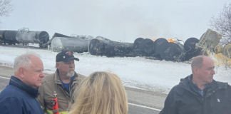 Walz en el lugar del incidente ferroviario; Klobuchar se pregunta por qué aumentan los descarrilamientos Walz en el lugar del incidente ferroviario; Klobuchar se pregunta por qué aumentan los descarrilamientos