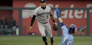 Los Mellizos inician la temporada con una victoria de 2-0 contra los Reales de Kansas Los Mellizos inician la temporada con una victoria de 2-0 contra los Reales de Kansas