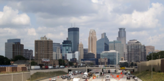 La zona que se “lastimó” con la construcción de la Interestatal 35W intenta sanar La zona que se "lastimó" con la construcción de la Interestatal 35W intenta sanar